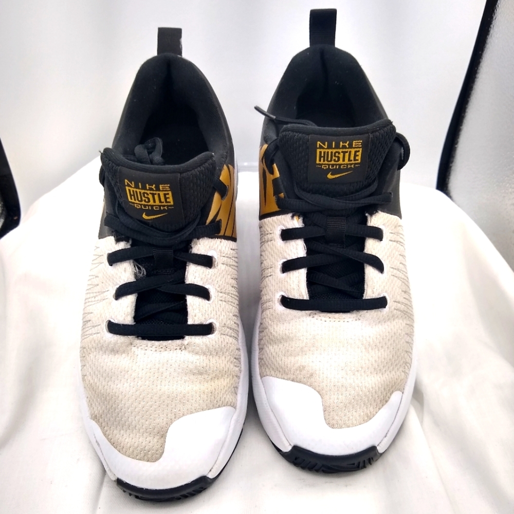 Nike Hustle Quick 6Youth/7.5Wmns GoldBlackWhite LaceUp Athletic Sneaker
